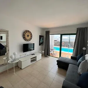 Oasis Blue - Beautiful 1 Bedroom On Private Complex With Pool Apartment Tias